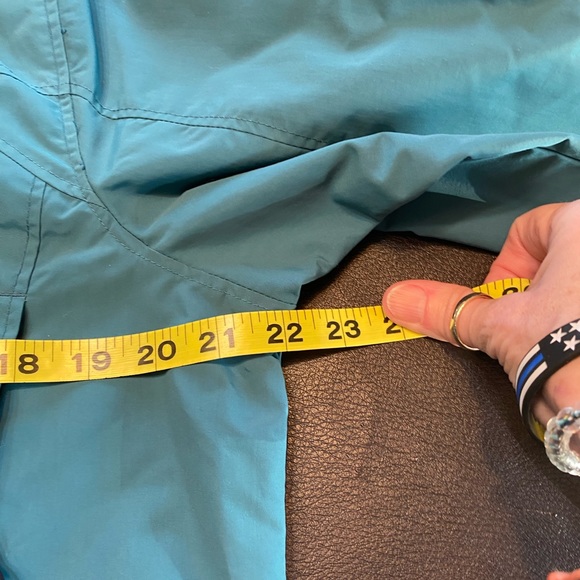 L.L. Bean Full Zip Hooded Jacket 4 Zip Pockets - Picture 14 of 16